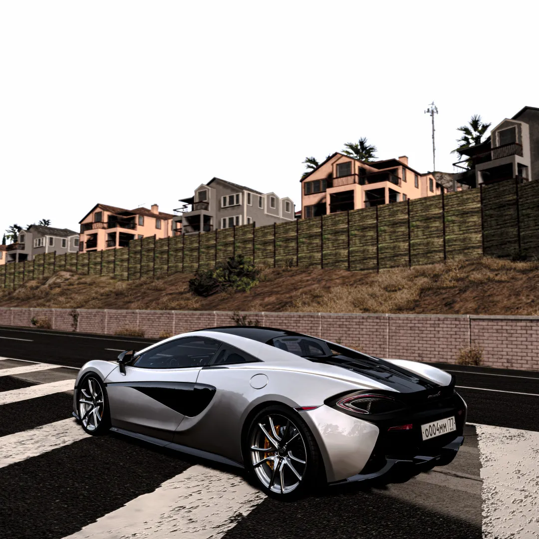 McLaren 520S 1 image 4